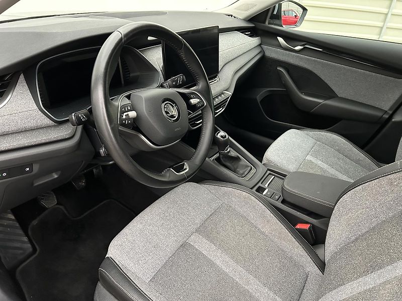Škoda Octavia 1.5 TSI Top selection - fotka 6 z 23