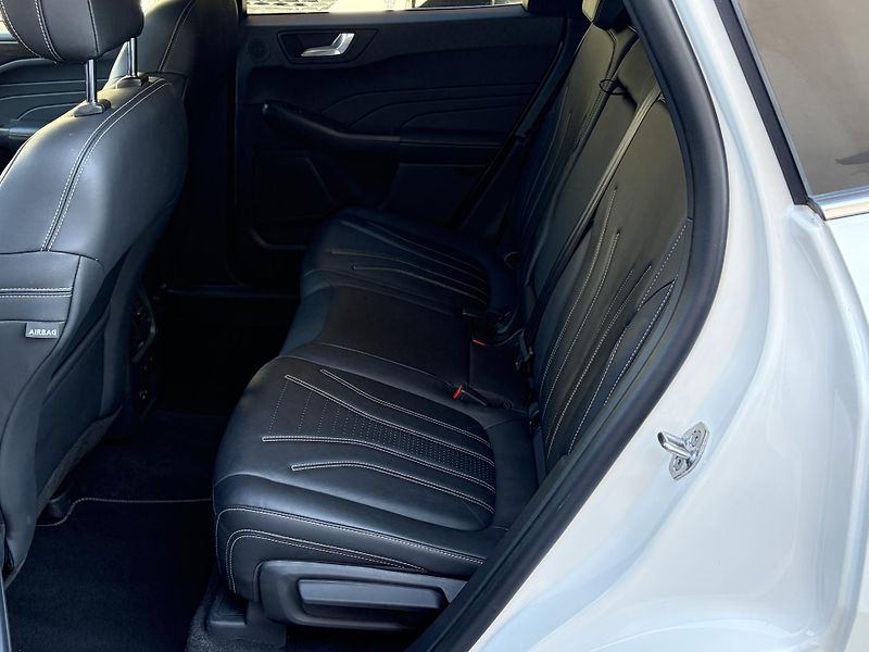 Ford Kuga (2022) Vignale 2.5 PHEV, 10/22 - fotka 12 z 22