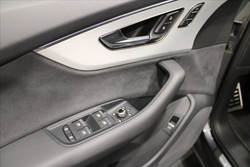 Audi Q7 3,0 TDI Quattro S-Line - fotka 15 z 35