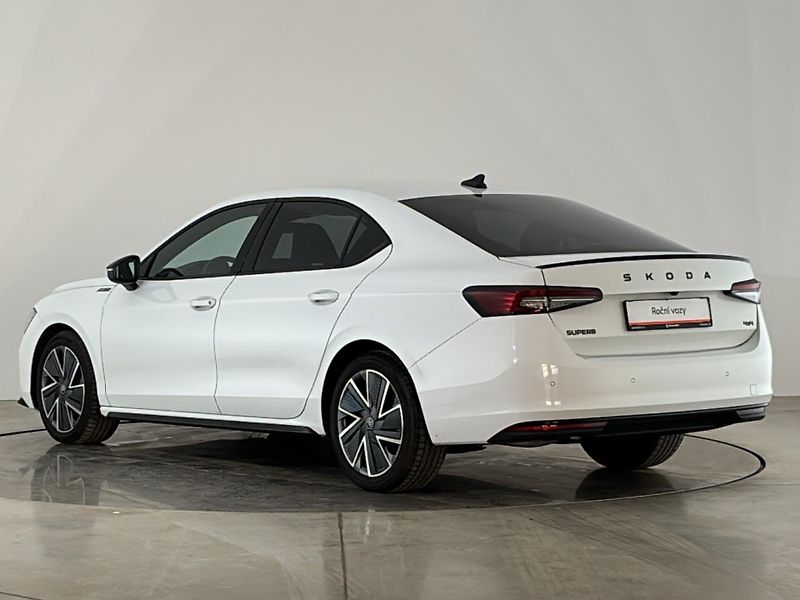 Škoda Superb Sportline 4x4 DSG - fotka 15 z 30