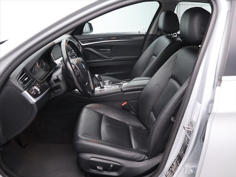 BMW Řada 5 2,0 d 160kW xDrive Aut. CZ - fotka 11 z 38