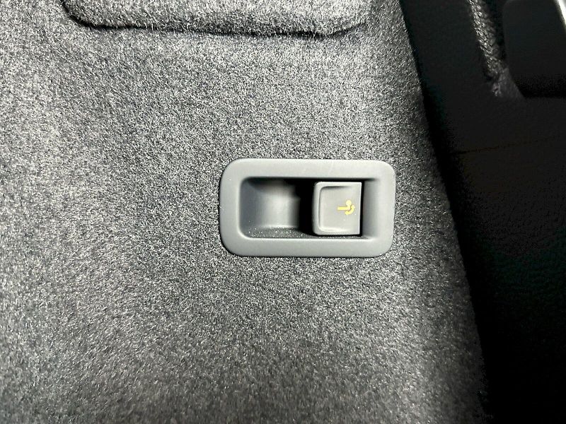 Škoda Karoq (2025) DSG 2.0TDI 110kW 4x4 SportLine - fotka 34 z 36