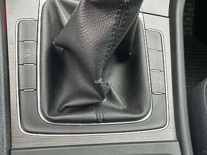 Volkswagen Golf (2013) 1.2TSI, Klima - fotka 15 z 18