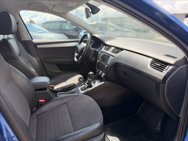 Škoda Octavia 2,0 TDI 110kW DSG XENONY - fotka 26 z 28