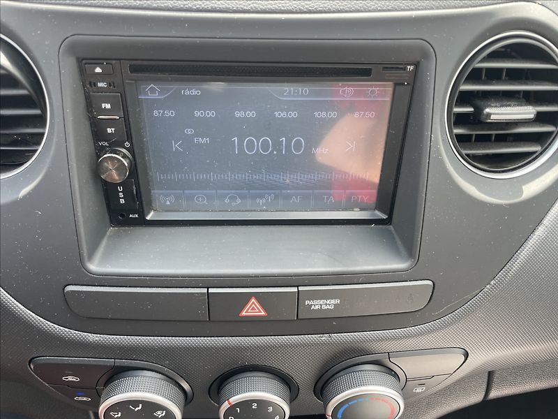 Hyundai i10 1,0 i 49kw ESP CZauto 1maj. - fotka 16 z 35
