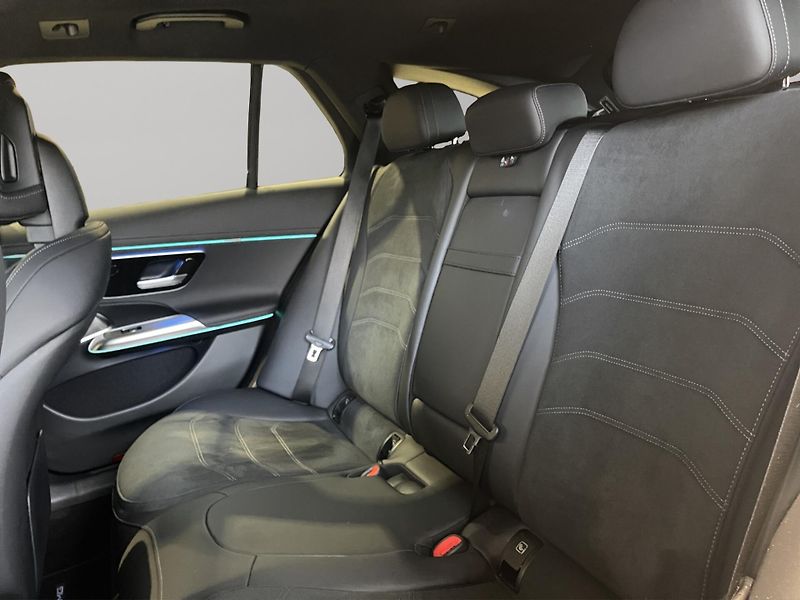 Mercedes-Benz Třídy E (2024) E 300 de 4MATIC kombi - fotka 19 z 21
