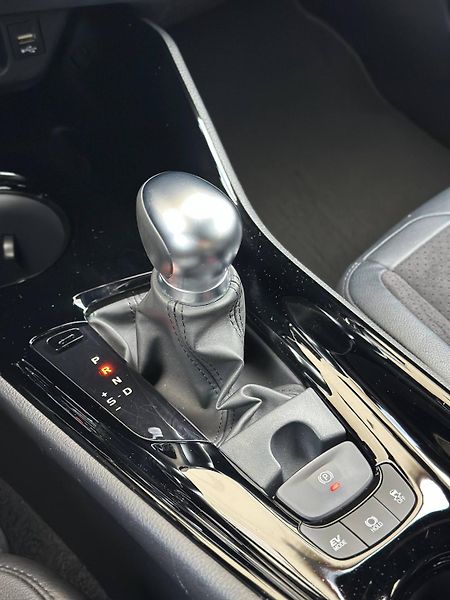 Toyota C-HR (2020) 2.0 HYBRID 112KW AUT 2020 - fotka 32 z 34