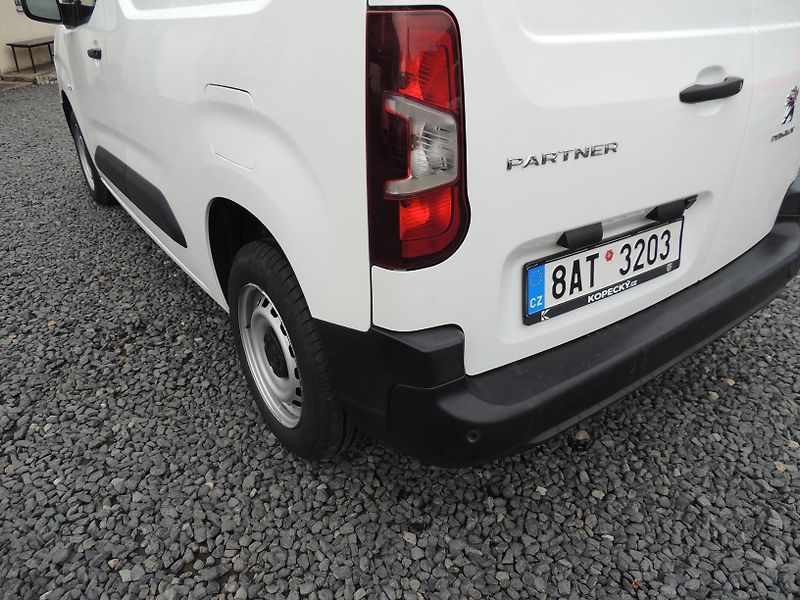 Peugeot Partner (2021) 1.2i,81kw,ČR,1majitel,59000km - fotka 12 z 46