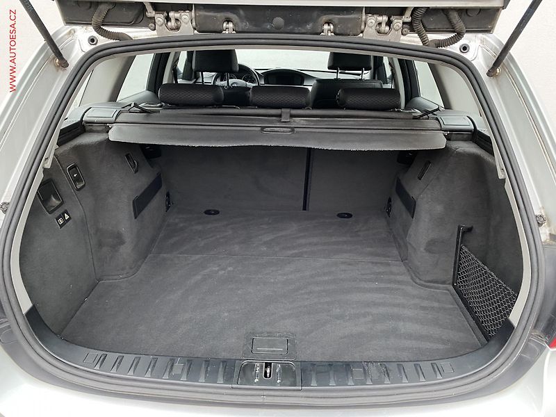 BMW Řada 3 (2008) 2.0D 320d xDrive, Bixen - fotka 7 z 17