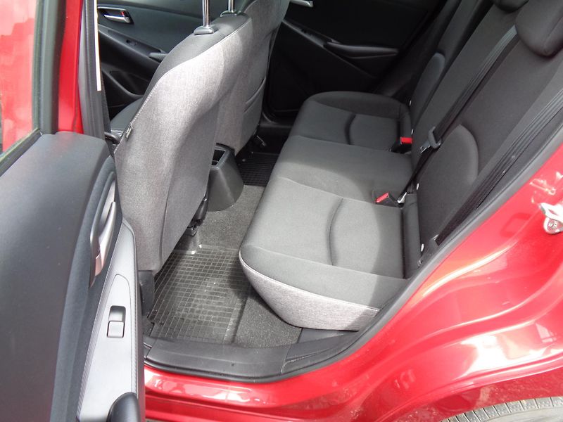 Mazda 2 HB 1,5i, AT, C-Line, z.pneu! - fotka 19 z 19