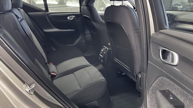 Volvo XC40 (2021) T4,Inscription ,REZERVOVÁNO  - fotka 16 z 50