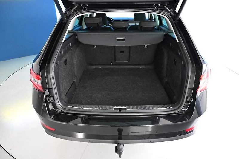 Škoda Superb (2022) 2.0 DSG LED ACC Virtual Tažné - fotka 8 z 35