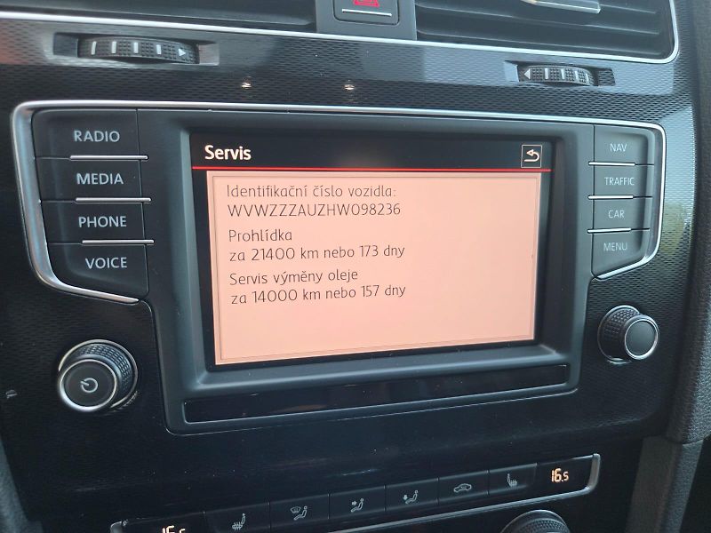 Volkswagen Golf (2016) 2.0 TSI GTI - fotka 10 z 11