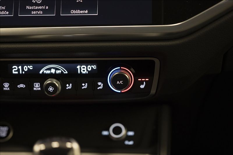 Audi Q3 1,5 35 TFSI S-LINE NAVI VÝHŘEV - fotka 25 z 37