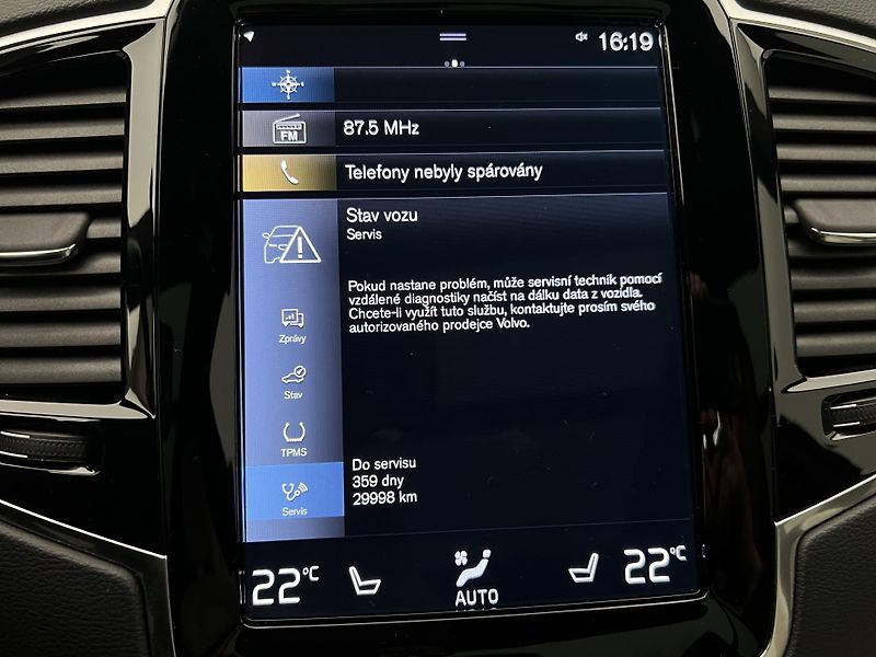 Volvo XC90 B5 AWD R-DESIGN 7 MÍST AUT - fotka 33 z 48