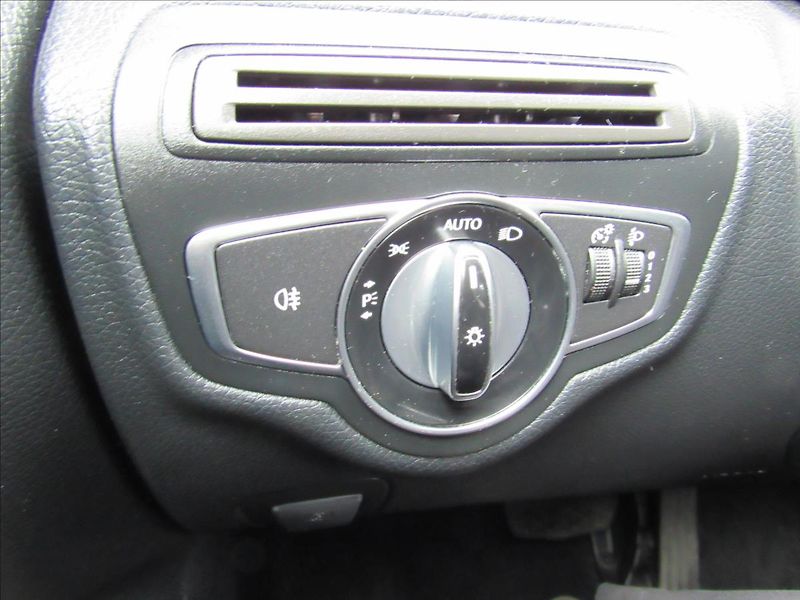 Mercedes-Benz Třídy C 1,6 d C200 BlueTEC - fotka 24 z 36