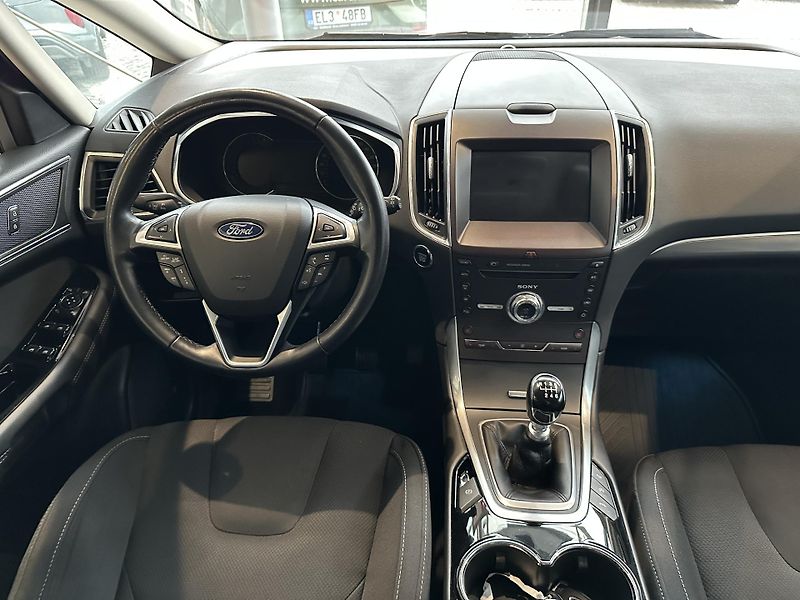Ford S-MAX Titanium 2.0 EcoBlue 150k man. - fotka 13 z 36