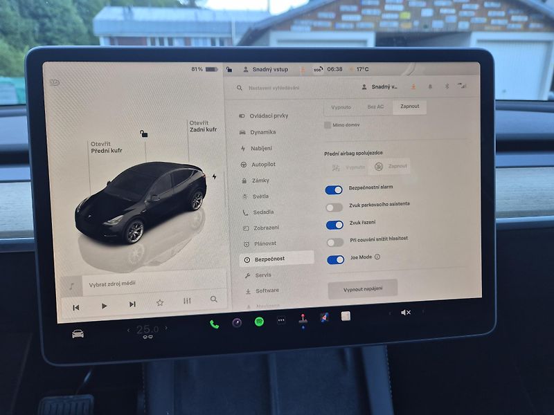 Tesla Model Y RWD 220kw 19ALU SOH 95% - fotka 29 z 49