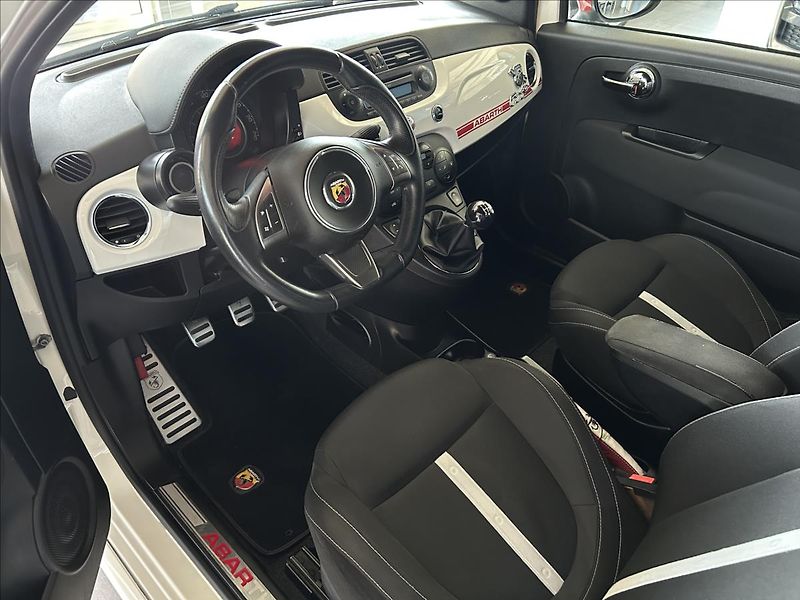 Abarth 500 1,4   595 TURBO,CABRIO,AKRAPOV - fotka 7 z 22