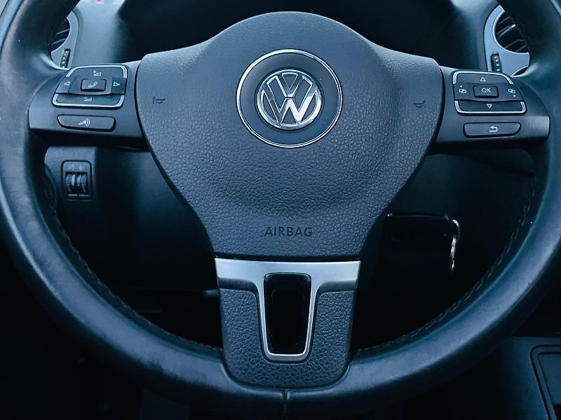 Volkswagen Tiguan 1.4TSI MANUÁL VÝHŘEV PANORAMA - fotka 26 z 46