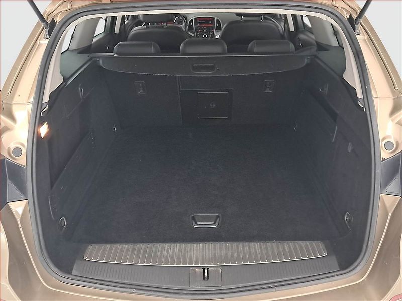 Opel Astra (2014) 1.6 CDTI, Xenony, Tempomat - fotka 13 z 17