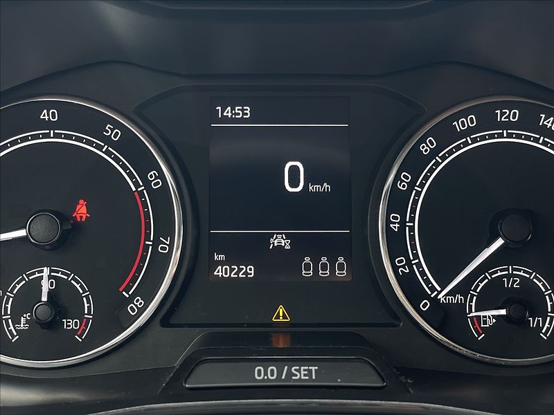 Škoda Scala 1,0 TSI Ambition Plus LED+PDC - fotka 10 z 24