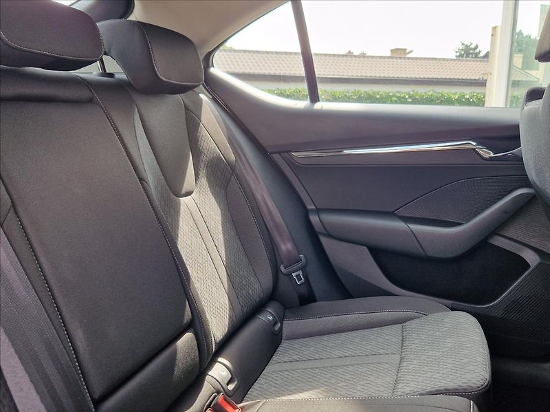 Škoda Octavia 2,0 TDI DSG TOPSTAV +ZIMNÍPNEU - fotka 12 z 46