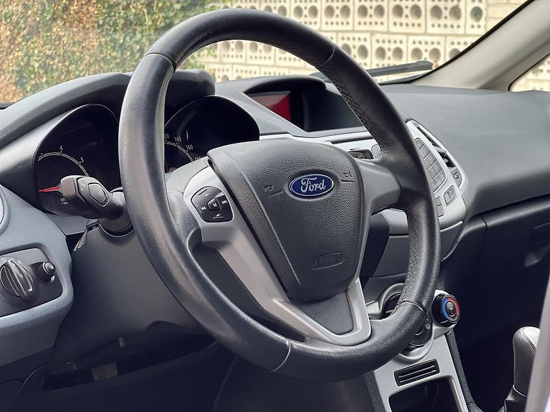 Ford Fiesta 1.25i  ZÁMEK Ř.P. PŮVOD ČR - fotka 13 z 37