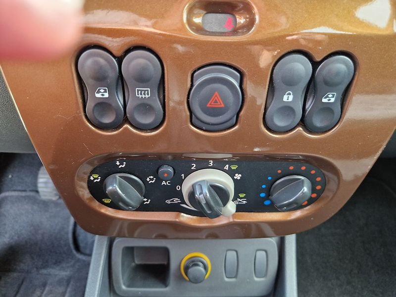Dacia Duster 1.5dCi, 66kW, Klima, Tažné - fotka 13 z 28