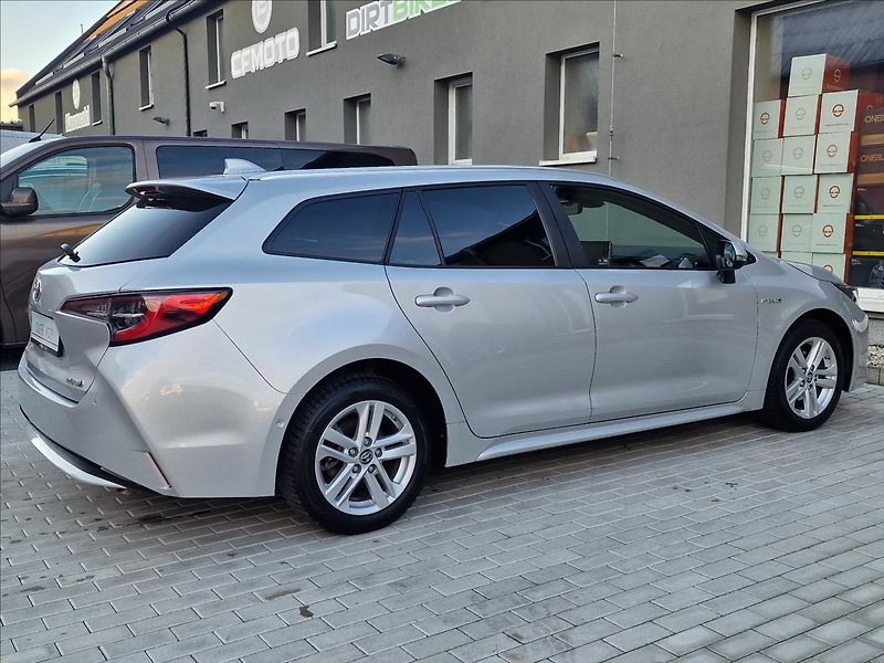 Toyota Corolla 1.8 Hybrid Comfort,ČR ,1.Maj. - fotka 11 z 48