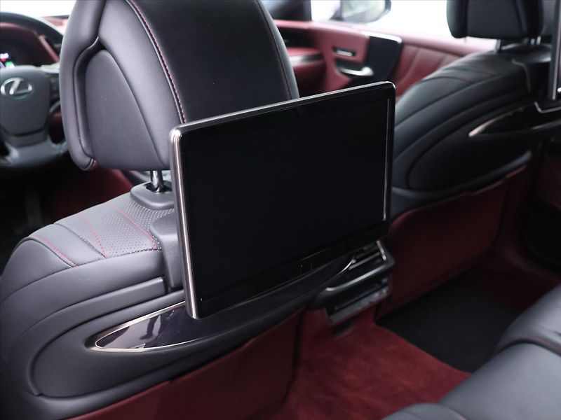 Lexus LS 500h 3,5 HEV 220kW Aut. 4x4 CZ - fotka 32 z 41