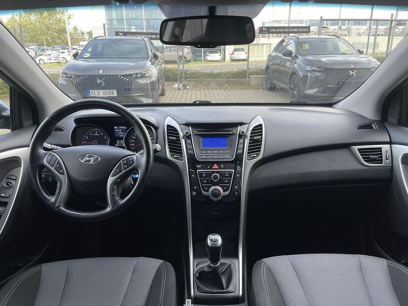 Hyundai i30 TRIKOLOR 1.6 CVVT 88 kW   - fotka 2 z 25