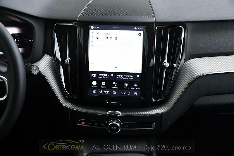 Volvo XC60 2.0T8 R-Desing RECHARGE - fotka 23 z 54