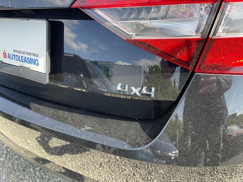Škoda Superb 2.0 TSi Dsg 4x4 STYLE-DPH-ČR ! - fotka 8 z 54