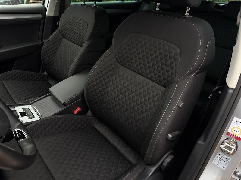 Škoda Superb 2.0 TDI Ambition/Virtual/ACC - fotka 19 z 25
