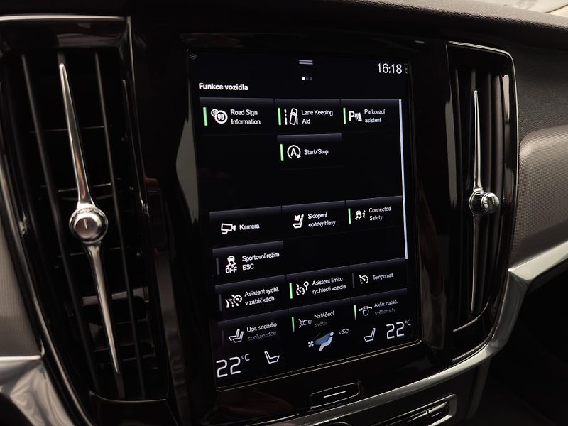 Volvo S90 B5 AWD MOMENTUM PRO  - fotka 31 z 45