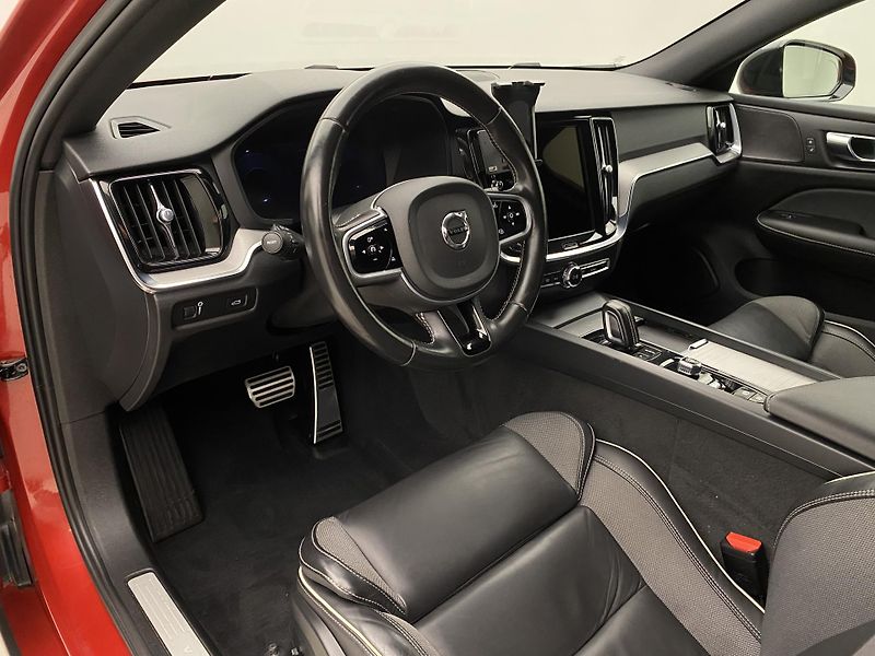 Volvo S60 B5 AWD R-DESIGN AUT  - fotka 4 z 48