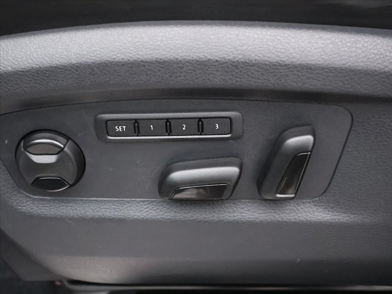 Volkswagen Multivan 2,0 TDI 146kW Highline DSG CZ - fotka 18 z 36
