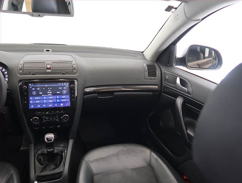 Škoda Octavia (2010) Laurin&Klement 2.0 TDI - fotka 8 z 25