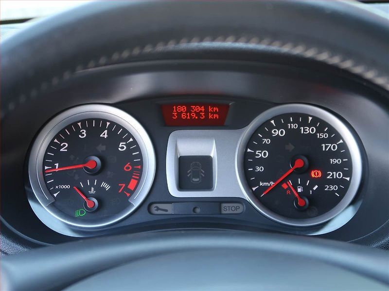 Renault Clio (2011) 1.2 16V , nová STK - fotka 11 z 15