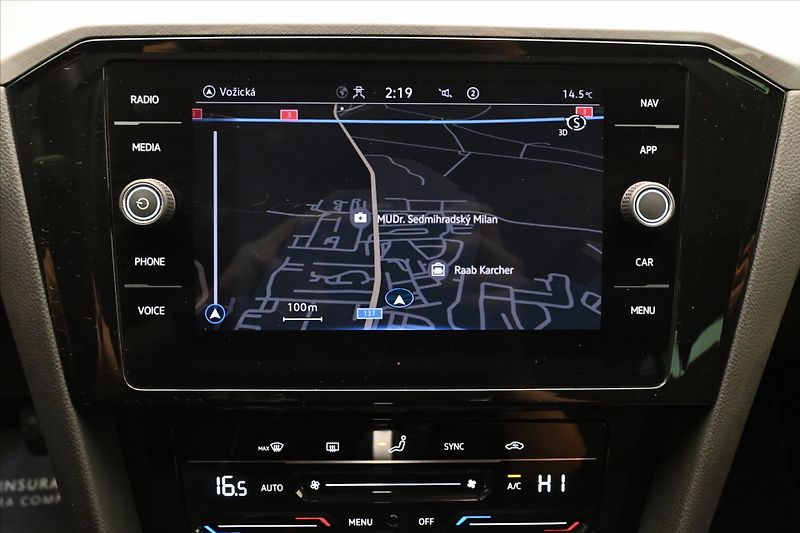 Volkswagen Passat 2,0 TDI 110 kW DSG Business Zá - fotka 20 z 32