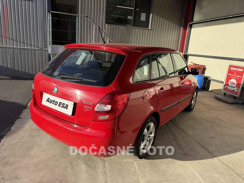 Škoda Fabia (2011) 1.2TSi, 2.maj,ČR - fotka 2 z 3