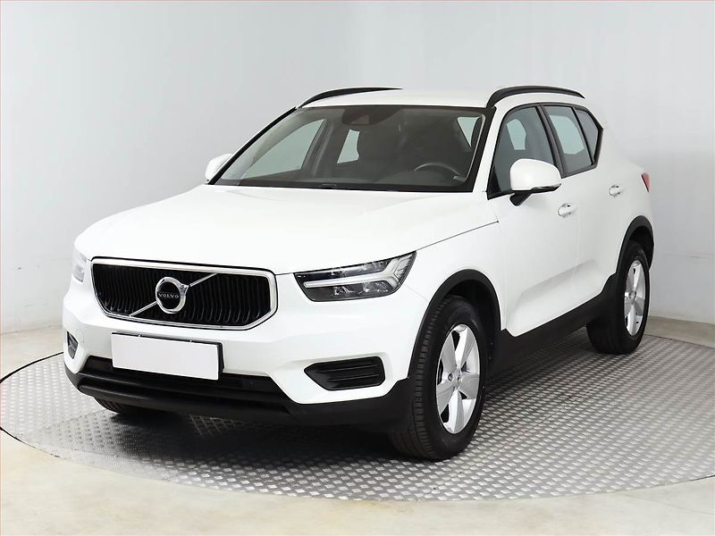 Volvo XC40 (2022) T2 - fotka 2 z 15