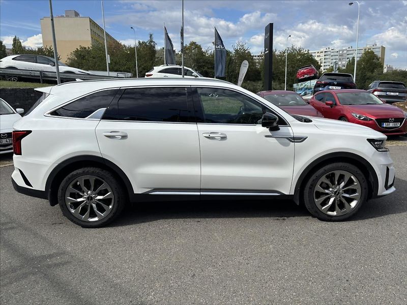 Kia Sorento 2,2 D 4x4 AT TOP ZÁRUKA 7MÍST - fotka 6 z 50