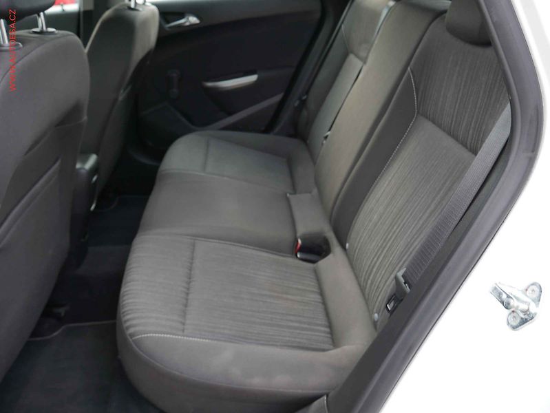 Opel Astra (2011) 1.7 CDTi, 1.maj, AC, temp - fotka 10 z 15
