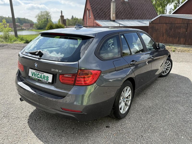 BMW Řada 3 318D - fotka 4 z 22