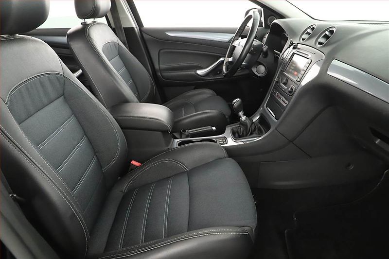 Ford Mondeo (2012) 2.0 TDCi, Navi, Tempomat - fotka 7 z 16