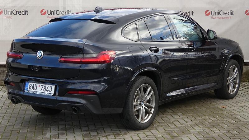 BMW X4 xDrive 20i M Sport - fotka 3 z 23