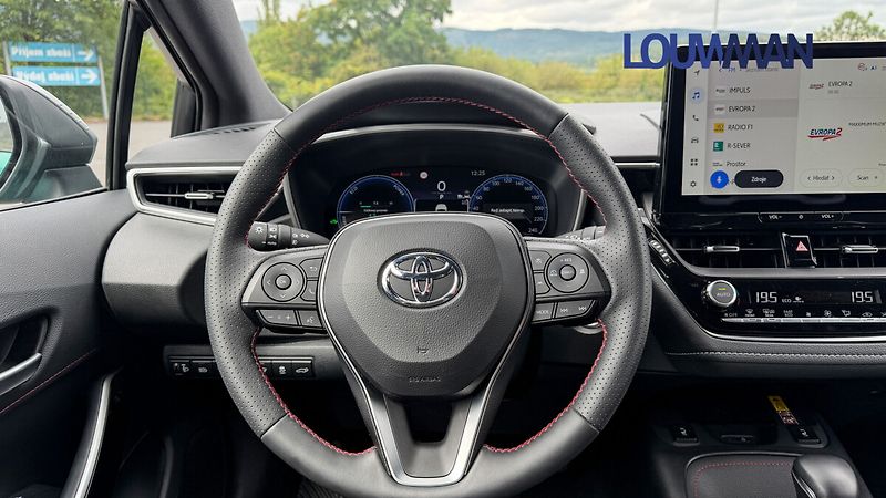Toyota Corolla 2.0L HEV CVT GR SPORT - fotka 6 z 26