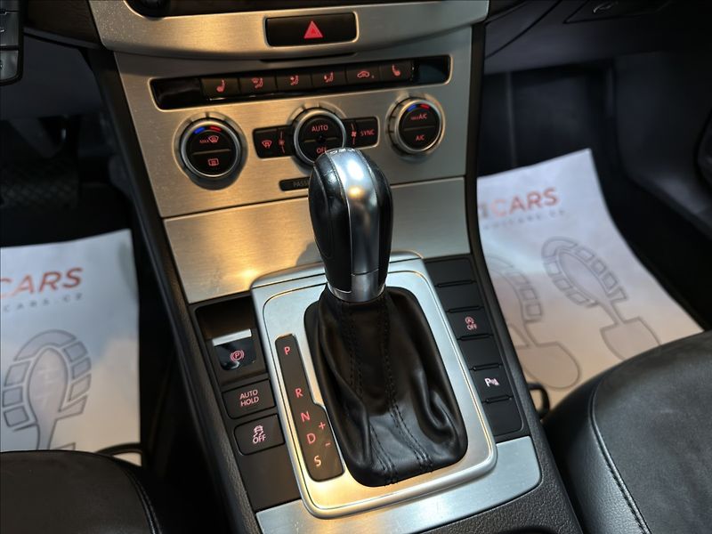 Volkswagen Passat 2,0   TDI DSG HIGHLINE BIXEN - fotka 20 z 42
